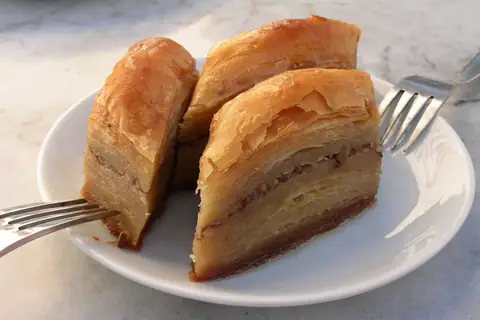 Betty's Bakes Cakes & Sandwich Deli photo 4