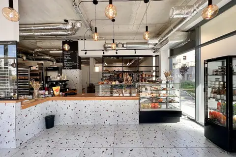 Betty's Bakes Cakes & Sandwich Deli photo 2